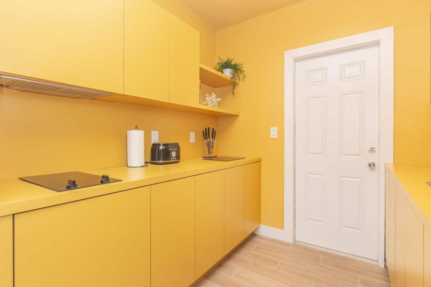 Large Stylish Studio Apartment In El Portal #3 Miami Exterior photo