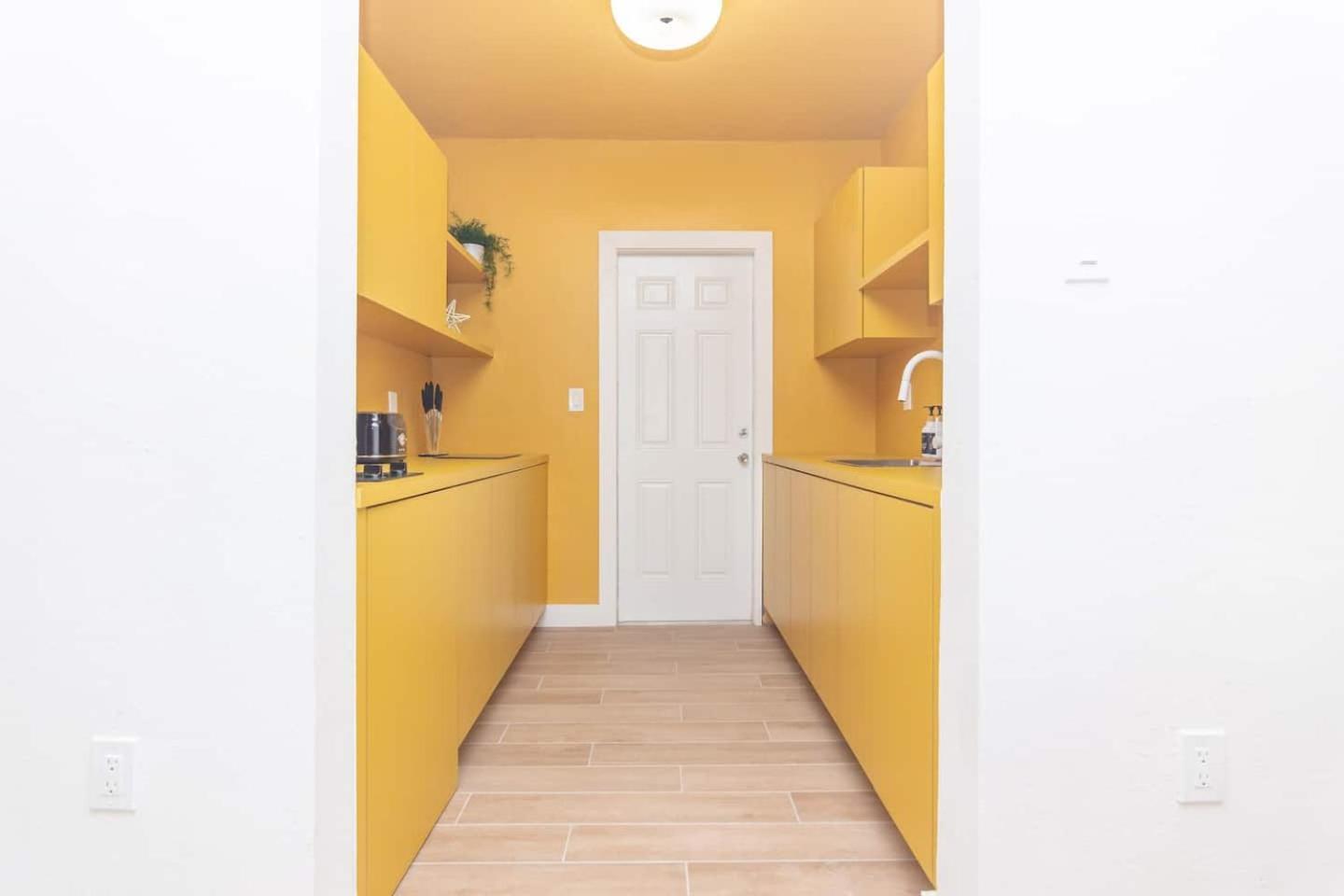 Large Stylish Studio Apartment In El Portal #3 Miami Exterior photo