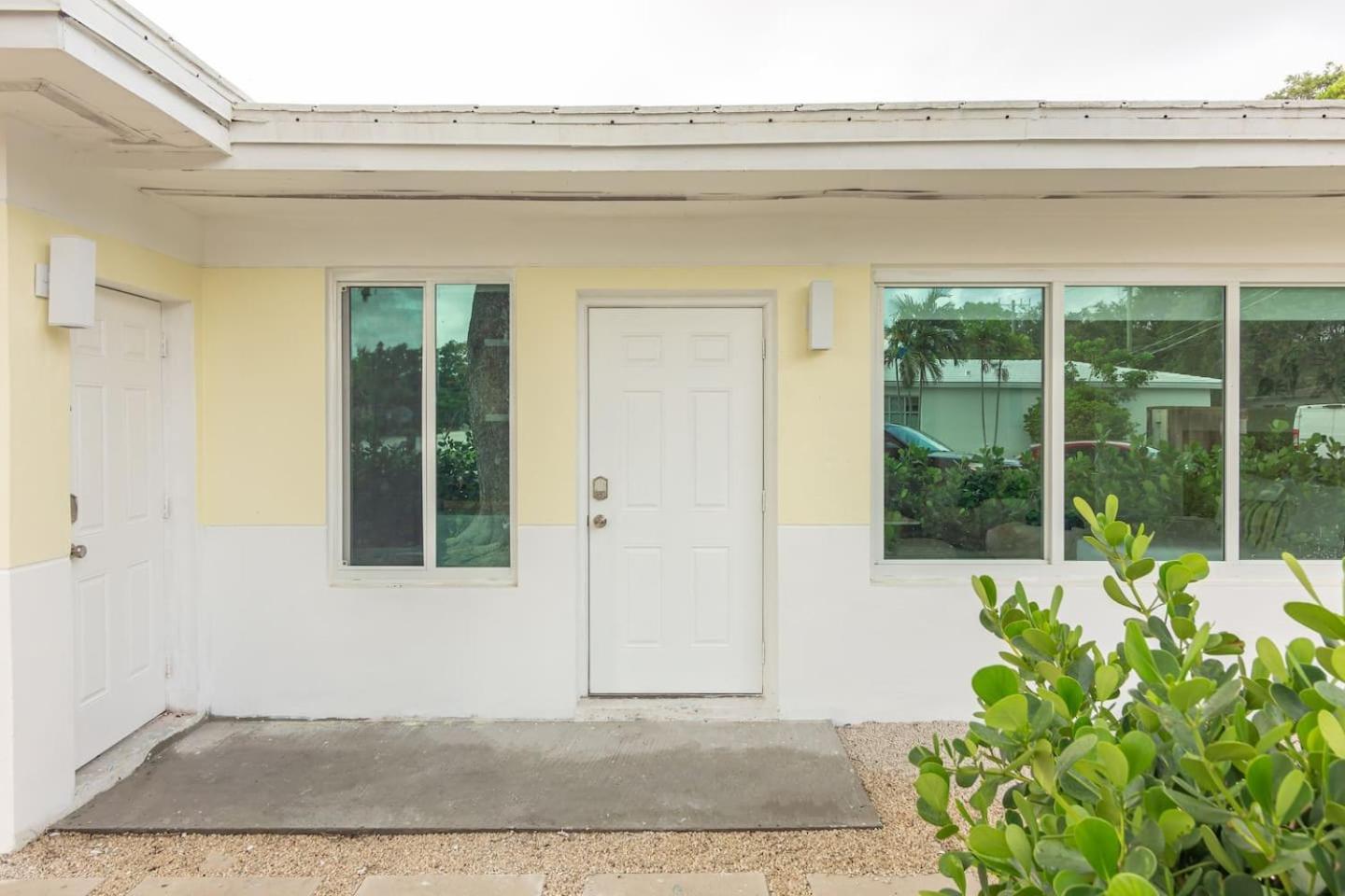 Large Stylish Studio Apartment In El Portal #3 Miami Exterior photo