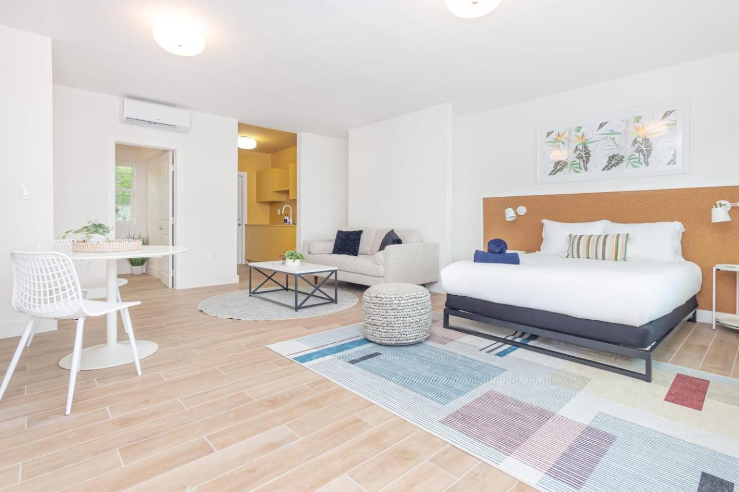 Large Stylish Studio Apartment In El Portal #3 Miami Exterior photo