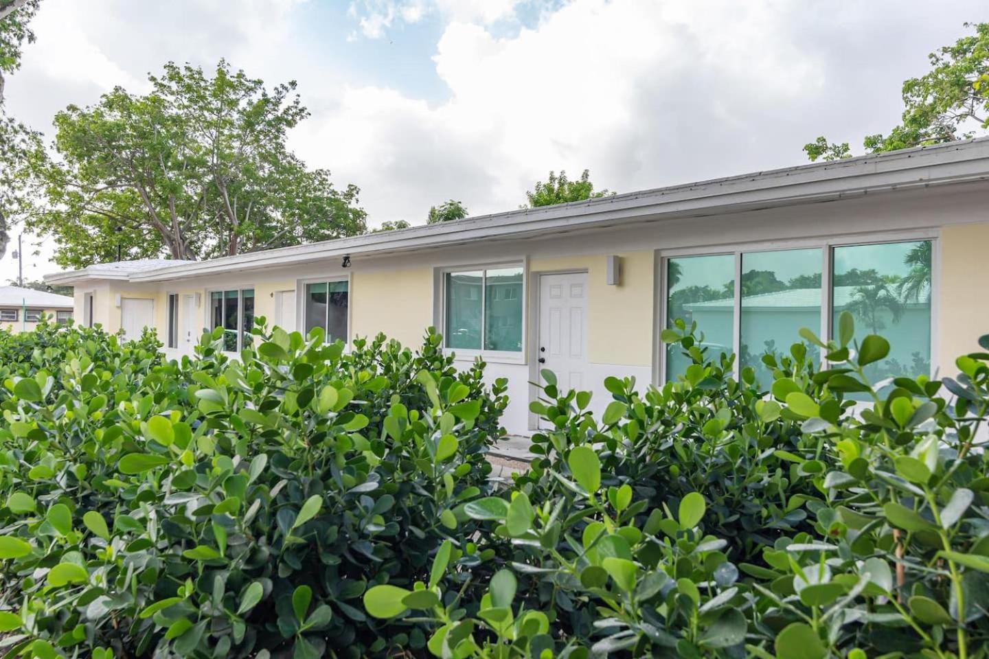 Large Stylish Studio Apartment In El Portal #3 Miami Exterior photo